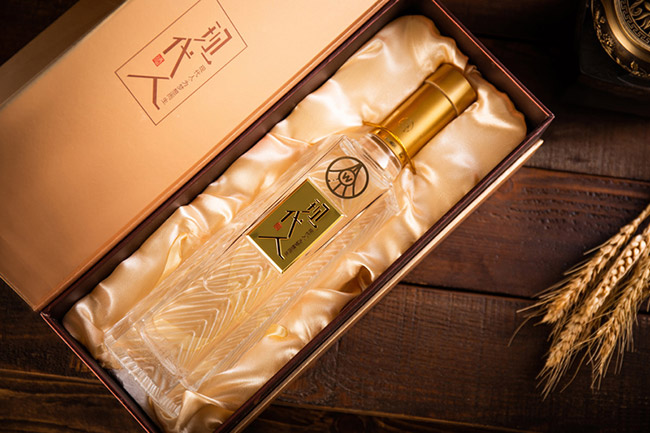 ���e��ZҺ�ɷ����޹�˾��Ʒ�F���˾ƽ�ɫ����42��52��500ml�����Ͱ׾�